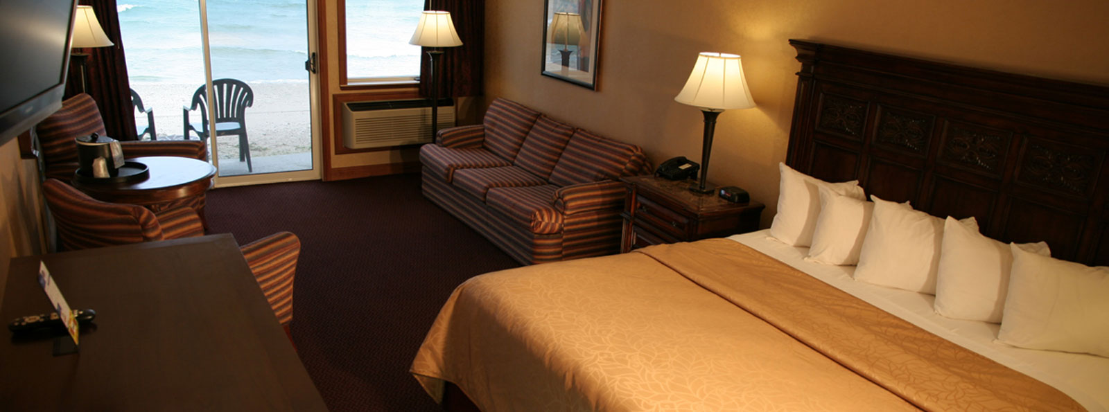 Hamilton Inn Select Beachfront King Bed on Lake Huron