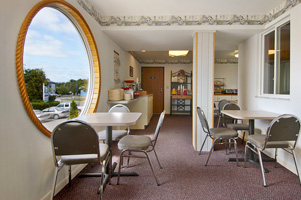 Ramada Inn Mackinaw City Breakfast Room
