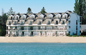 Quality Inn & Suites Beachfront Hotel