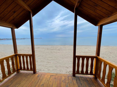 The Beach House Lakeview Log Cabin View