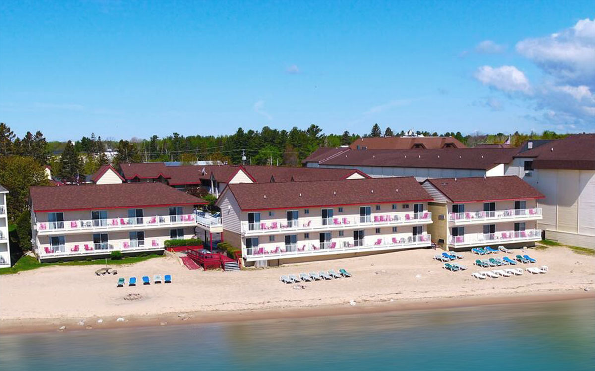 Super 8 Beachfront Hotel of Mackinaw City