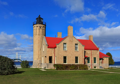 Super 8 Bridgeview Old Mackinac Point Lighthouse