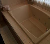 King Suite Jacuzzi Tub