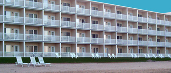 Mackinaw Beach & Bay - Mackinaw City Hotel