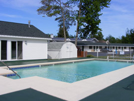 Budget Inn Mackinaw Heated Outdoor Pool